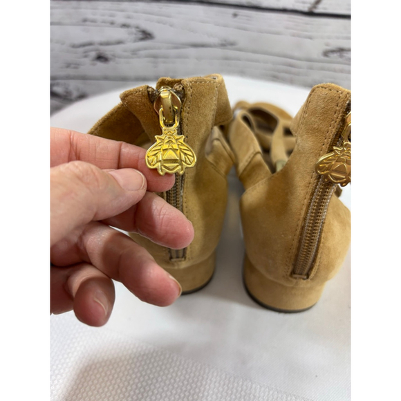 Women's Bettye Muller Tan Suede Gold Buckle Sandals Size 7.5 - Picture 3 of 8